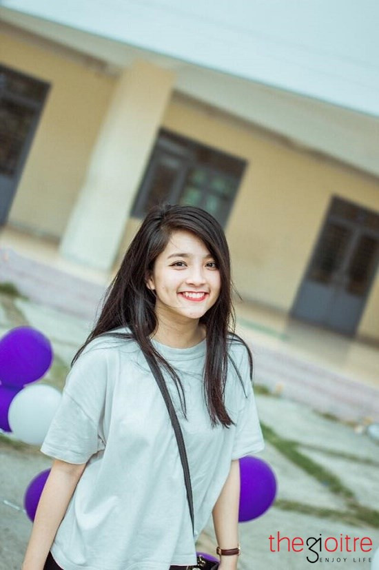 Thời gian đầu, vì không muốn ảnh hưởng đến việc học tập nên gia đình có phản đối chuyện đi diễn của Tường Vân. Tuy nhiên sau thời gian thuyết phục, cô nàng đã có thể chu toàn việc vừa học vừa làm. Qua thời gian hoạt động nghệ thuật, cô gái 9X càng được nhiều người biết đến. Trên trang cá nhân của mình, Tường Vân có đến 150 nghìn lượt người theo dõi.