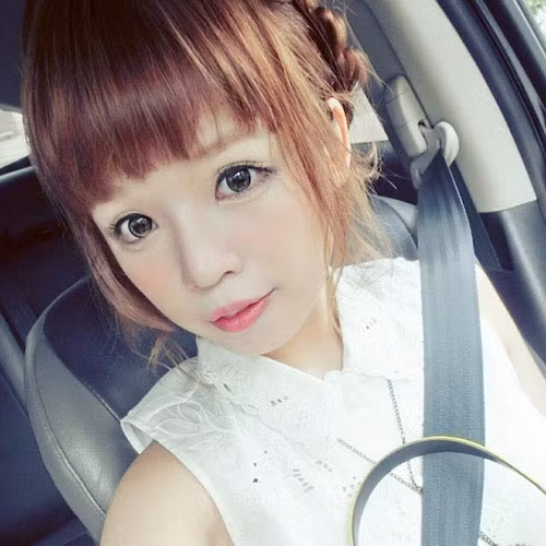 Nhan sắc thật gây sốc của các hotgirl mạng ảnh 8