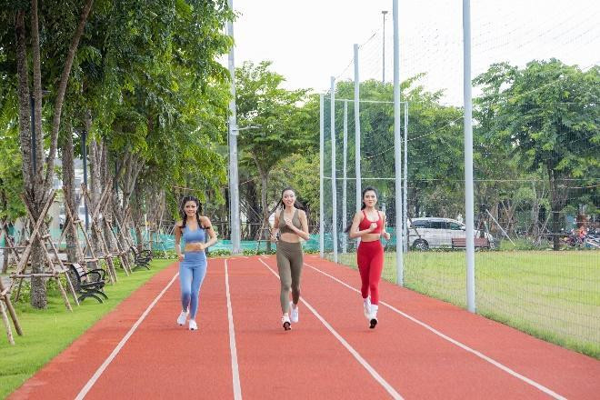 Dàn người đẹp chạy bộ tại cung đường chạy chuyên nghiệp ở Aqua Sport Center. Dàn người đẹp chạy bộ tại cung đường chạy chuyên nghiệp ở Aqua Sport Center.