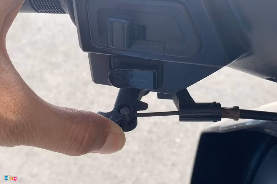 Nhung tinh nang huu ich nhung bi lang quen tren xe may hinh anh 6 Xe_may_Zing_13_.jpg