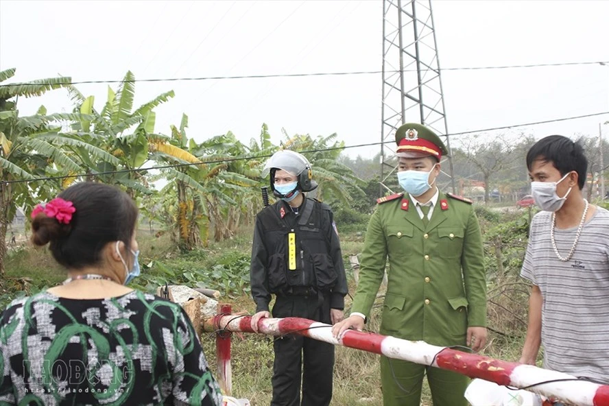 Những “gác cổng” phòng, chống dịch COVID-19 cho người dân tại xã Sơn Lôi