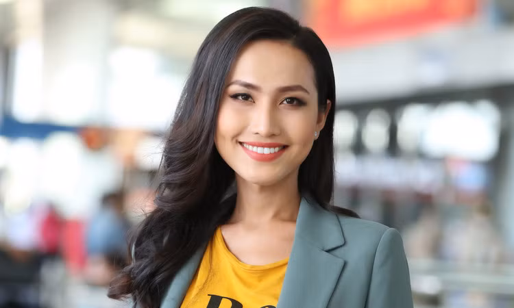 Hoài Sa thể hiện xuất sắc trong phần tài năng Hoa hậu chuyển giới Quốc tế