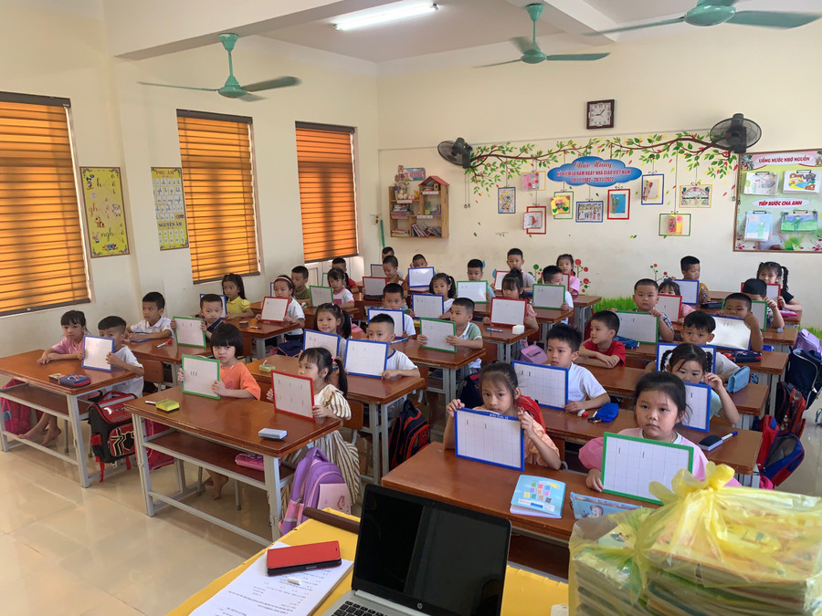 Học sinh lớp 1 tại Quảng Bình trong ngày tựu trường. Học sinh lớp 1 tại Quảng Bình trong ngày tựu trường.