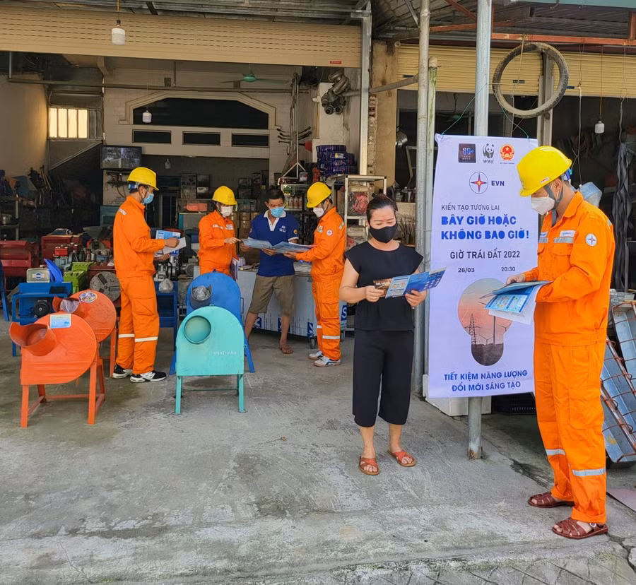 Cán bộ ngành Điện lực tỉnh Điện Biên tổ chức tuyên truyền