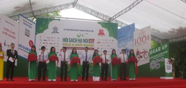 Lãnh đạo TP Hà Nội và Bộ TT-TT thực hiện nghi thức cắt băng khai mạc Hội sách Lãnh đạo TP Hà Nội và Bộ TT-TT thực hiện nghi thức cắt băng khai mạc Hội sách