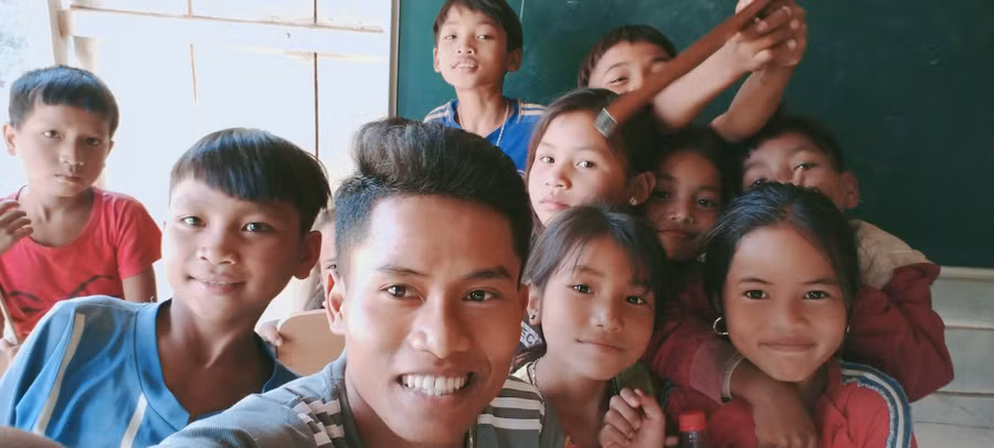 Bản Troi và giấc mơ con chữ ảnh 2