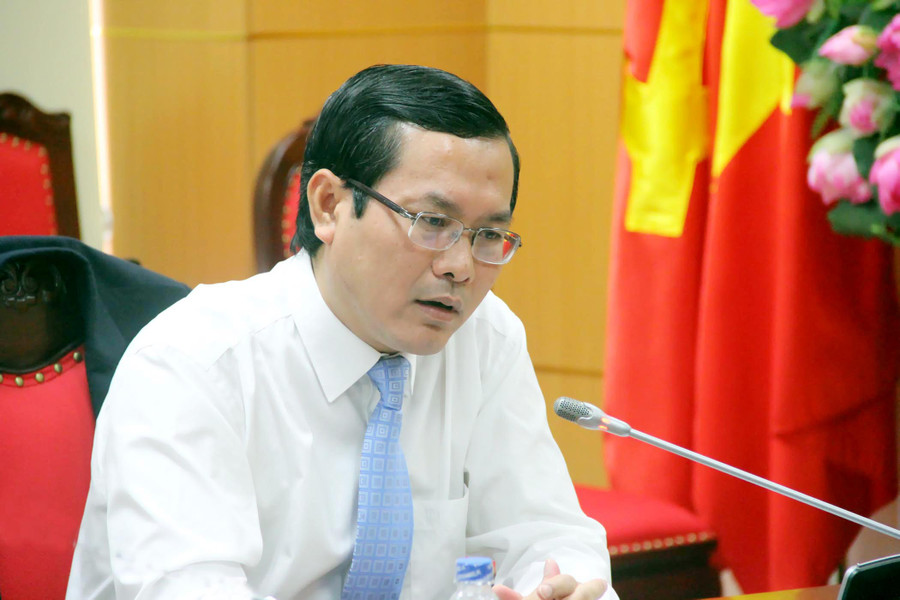 “Mục đích tự chủ của các cơ sở giáo dục trong hệ thống giáo dục đại học nói chung là phát triển, tạo ra chất lượng, vị thế mới để đáp ứng nhu cầu nhân lực, phát triển khoa học công nghệ cho đất nước trong giai đoạn hội nhập với thế giới. Vai trò quản lý Nhà nước chuyển đổi từ tiền kiểm sang hậu kiểm, thực sự là Nhà nước kiến tạo. Trước đây quản lý của chúng ta đôi khi ảnh hưởng tới quyền quản trị của nhà trường, thì nay tách bạch quyền quản lý Nhà nước với quyền quản trị của nhà trường, làm sao Nhà nước thực hiện đúng vai trò quản lý của mình. Sửa đổi của Luật lần này thể hiện rõ tinh thần đó”. Thứ trưởng Nguyễn Văn Phúc