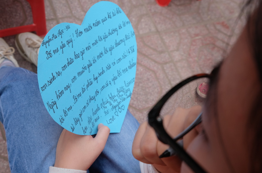 Chia sẻ của học sinh trên những trang thư. (Ảnh: NT).