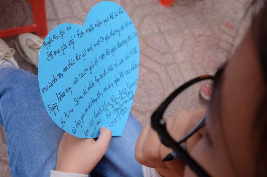 Chia sẻ của học sinh trên những trang thư. (Ảnh: NT).