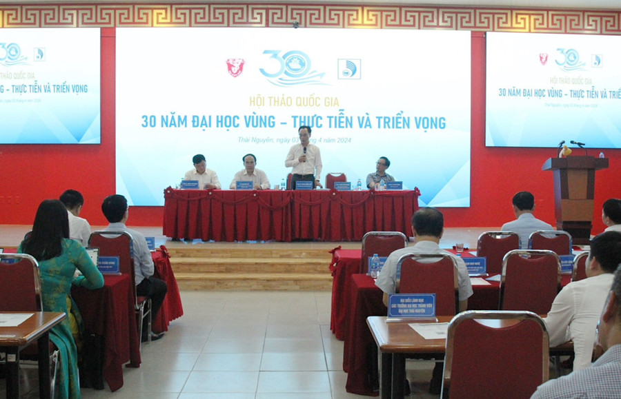 Các đại biểu trao đổi thảo luận tại hội thảo.