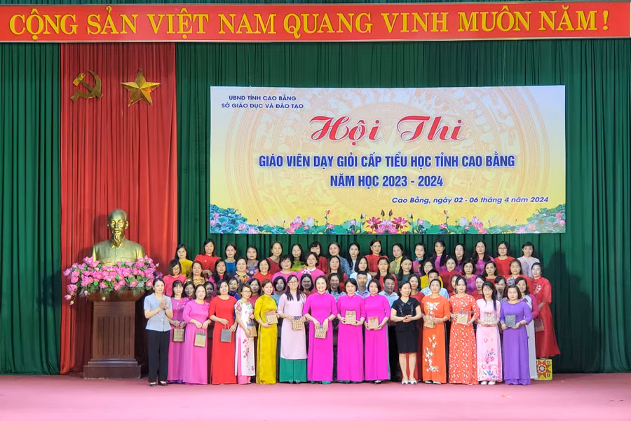 Hơn 300 giáo viên tiểu học tham dự Hội thi giáo viên dạy giỏi tỉnh Cao Bằng (Ảnh: Báo Cao Bằng).