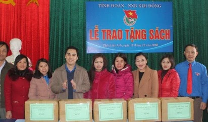 Trao tặng sách tại Thị xã Kỳ Anh