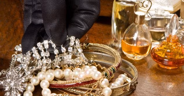 Khi tội phạm đội lốt nhà môi giới