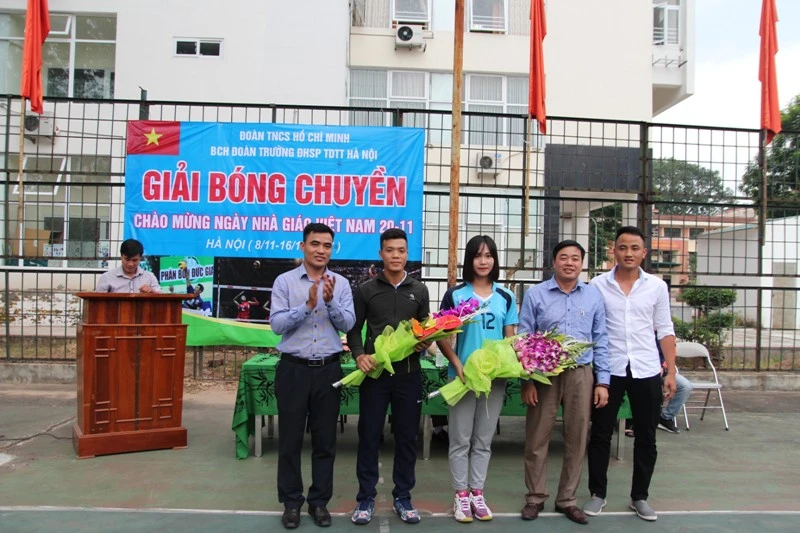 Giải bóng chuyền sinh viên diễn ra sôi động, tạo khí thế sôi nổi, cống hiến cho khán giả những pha bóng đẹp mắt