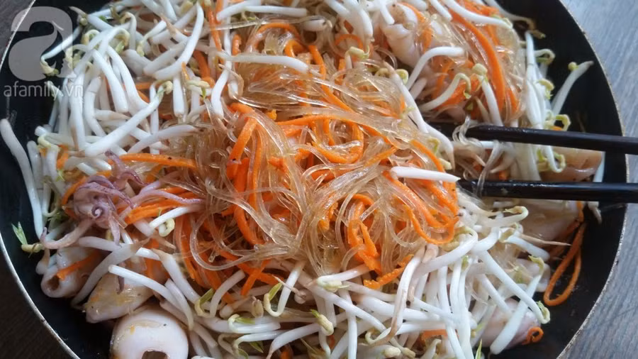 Cách xào miến dai, ngon, sợi miến không bị bết dính ảnh 6