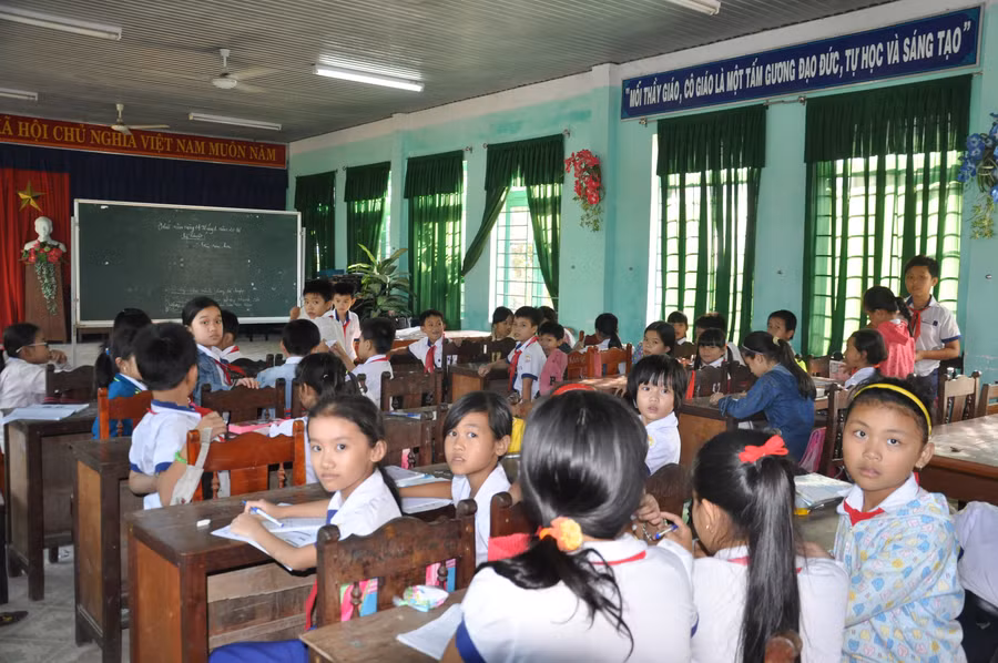 Để giải quyết vấn đề thiếu phòng học, các trường sử dụng phòng chức năng làm phòng học