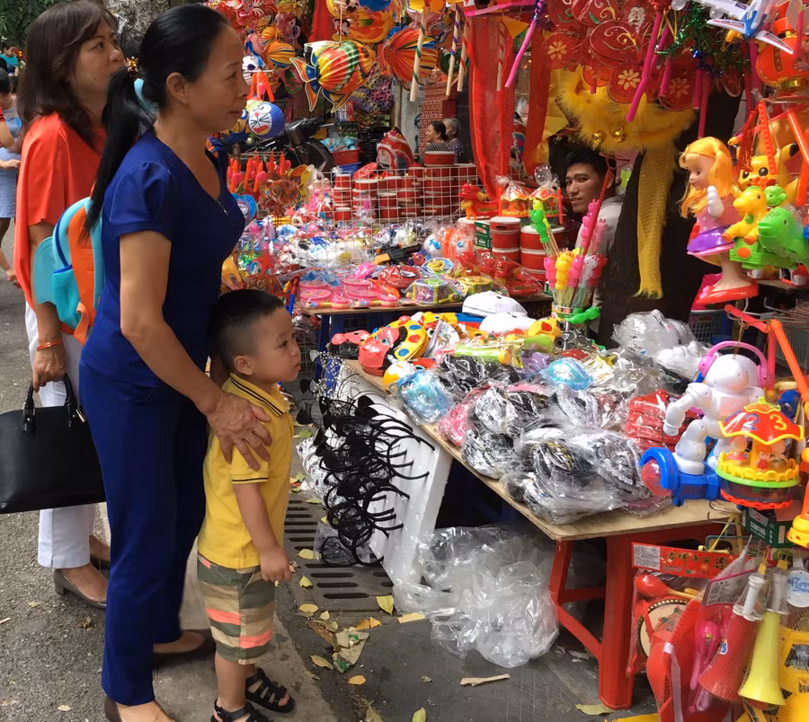 Dân sinh - Trung thu 2018: Đồ chơi truyền thống vẫn bị lép vế