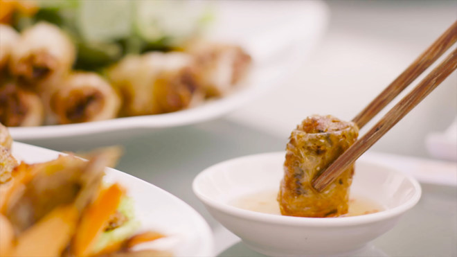 Chấm chung nước mắm cẩn trọng lây bệnh cham chung nuoc mam can trong lay benh