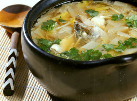 Cách làm món canh cá nấu nấm bồi bổ trí não Cach lam mon canh ca nau nam boi bo tri nao