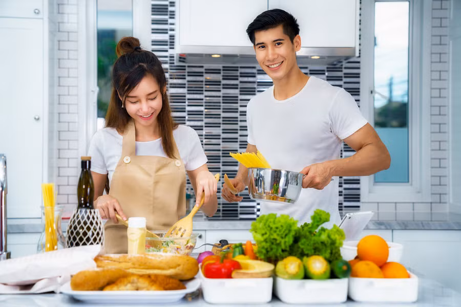 Bố mẹ "đứng hình" vì con gái chỉ thích làm đầu bếp