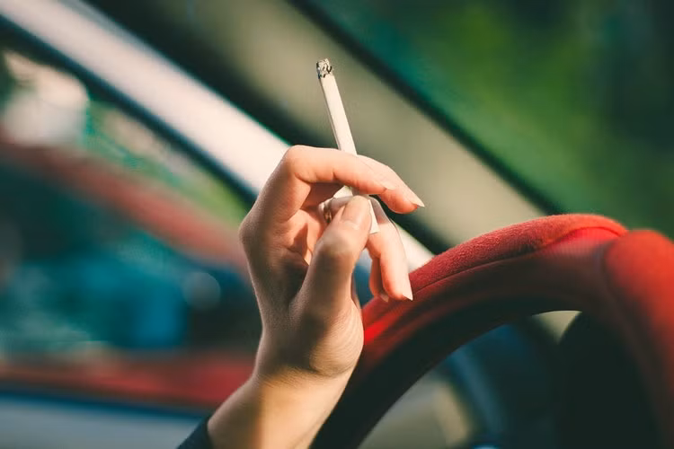 Nghiên cứu cho thấy: Hút thuốc có thể làm cho người ta ngớ ngẩn, hay quên!