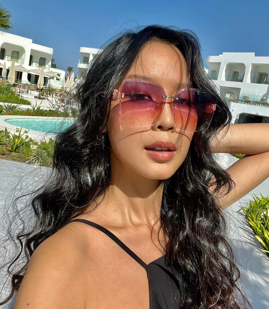 "Dù là lần đầu xuất ngoại, nhưng Ngọc đã nhanh chóng ổn định và sẵn sàng “nhập cuộc” bất cứ lúc nào. Ai Cập cho Ngọc quá nhiều niềm vui ngay từ những giây phút đầu tiên, một đất nước mến khách và những người bạn dễ thương. Ngọc sẽ tận hưởng trọn vẹn niềm vui và không quên chiến đấu hết mình cho nhan sắc Việt Nam" - người đẹp chia sẻ. "Dù là lần đầu xuất ngoại, nhưng Ngọc đã nhanh chóng ổn định và sẵn sàng “nhập cuộc” bất cứ lúc nào. Ai Cập cho Ngọc quá nhiều niềm vui ngay từ những giây phút đầu tiên, một đất nước mến khách và những người bạn dễ thương. Ngọc sẽ tận hưởng trọn vẹn niềm vui và không quên chiến đấu hết mình cho nhan sắc Việt Nam" - người đẹp chia sẻ.