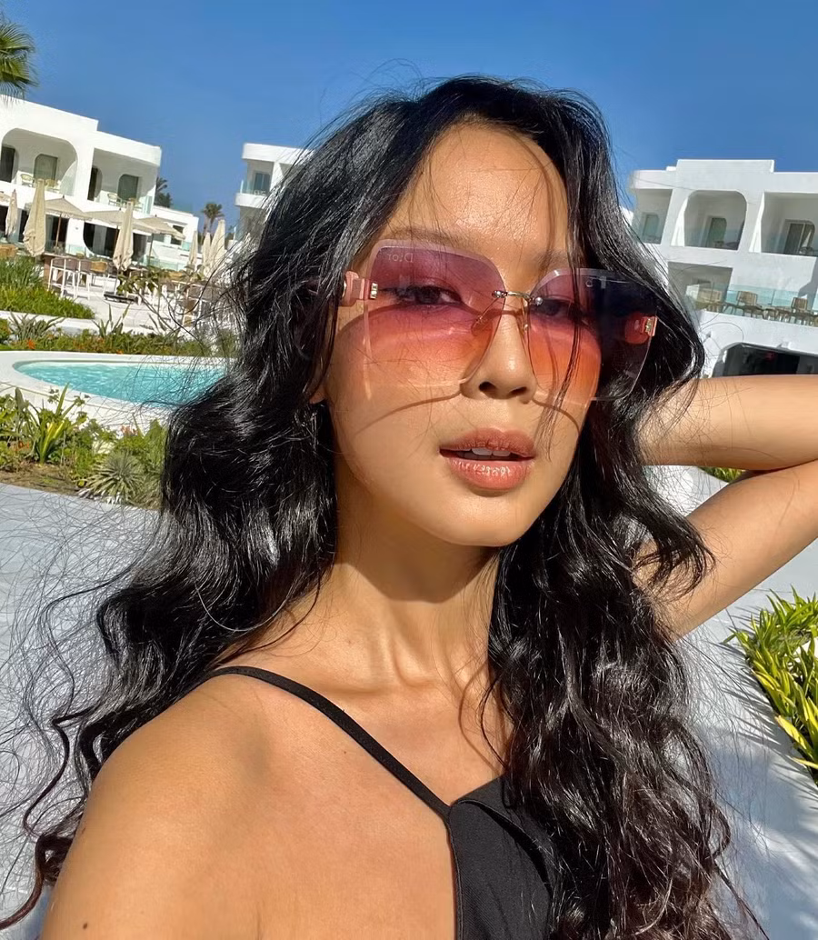 "Dù là lần đầu xuất ngoại, nhưng Ngọc đã nhanh chóng ổn định và sẵn sàng “nhập cuộc” bất cứ lúc nào. Ai Cập cho Ngọc quá nhiều niềm vui ngay từ những giây phút đầu tiên, một đất nước mến khách và những người bạn dễ thương. Ngọc sẽ tận hưởng trọn vẹn niềm vui và không quên chiến đấu hết mình cho nhan sắc Việt Nam" - người đẹp chia sẻ. "Dù là lần đầu xuất ngoại, nhưng Ngọc đã nhanh chóng ổn định và sẵn sàng “nhập cuộc” bất cứ lúc nào. Ai Cập cho Ngọc quá nhiều niềm vui ngay từ những giây phút đầu tiên, một đất nước mến khách và những người bạn dễ thương. Ngọc sẽ tận hưởng trọn vẹn niềm vui và không quên chiến đấu hết mình cho nhan sắc Việt Nam" - người đẹp chia sẻ.