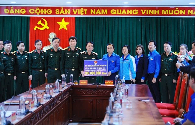 Chương trình đã quyên góp tiền mặt và nhu yếu phẩm trị giá hơn 20 tỉ đồng.