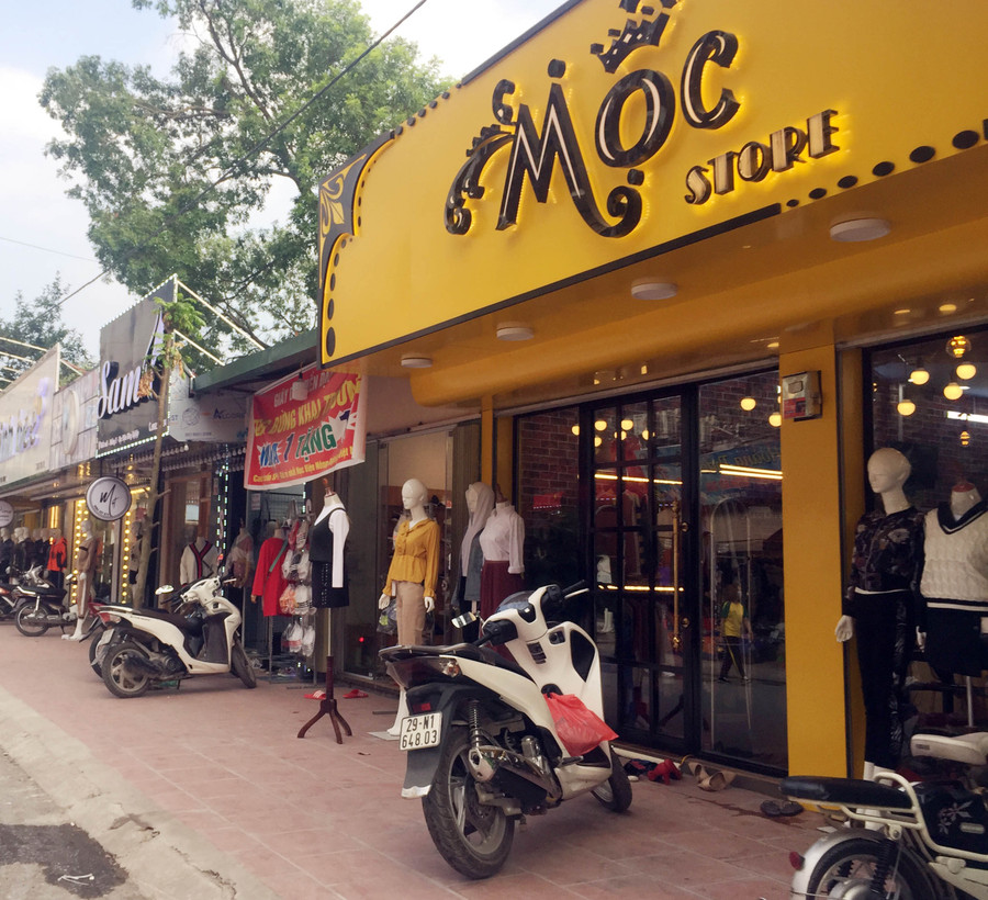 Các ki-ốt đã được cho thuê để kinh doanh đủ loại mặt hàng và dịch vụ