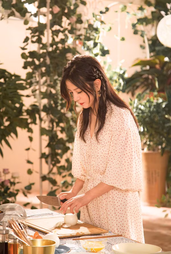 Sau nhiều năm đây là lần đầu tiên Triệu Vy rạng rỡ đến vậy