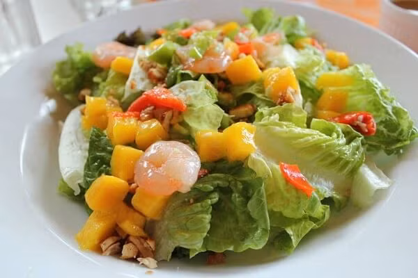 nhung-thu-ban-o-nha-hang4