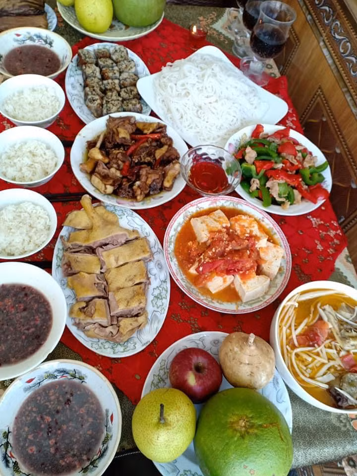 Những bữa cơm gia đình được chị Sao thường xuyên chia sẻ trên trang cá nhân. 