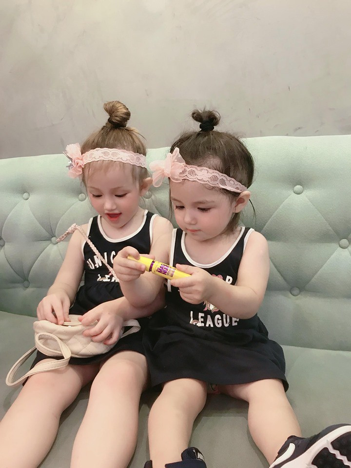 Ngắm cặp chị em gái xinh như thiên thần, dân mạng xuýt xoa khen mẹ khéo đẻ ảnh 2 Ngắm cặp chị em gái xinh như thiên thần, dân mạng xuýt xoa khen mẹ khéo đẻ ảnh 2