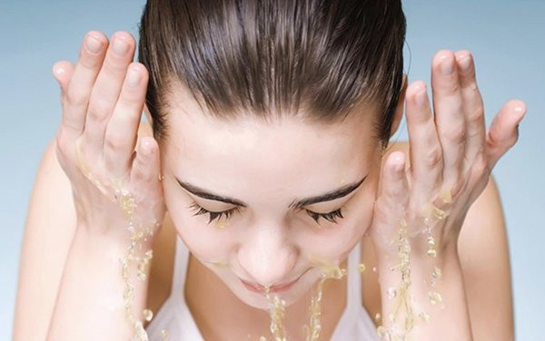10 thói quen tai hại khiến bạn ngày càng già nua, mặt đầy nếp nhăn ảnh 1 10 thoi quen tai hai khien ban ngay cang gia nua, mat day nep nhan - 1