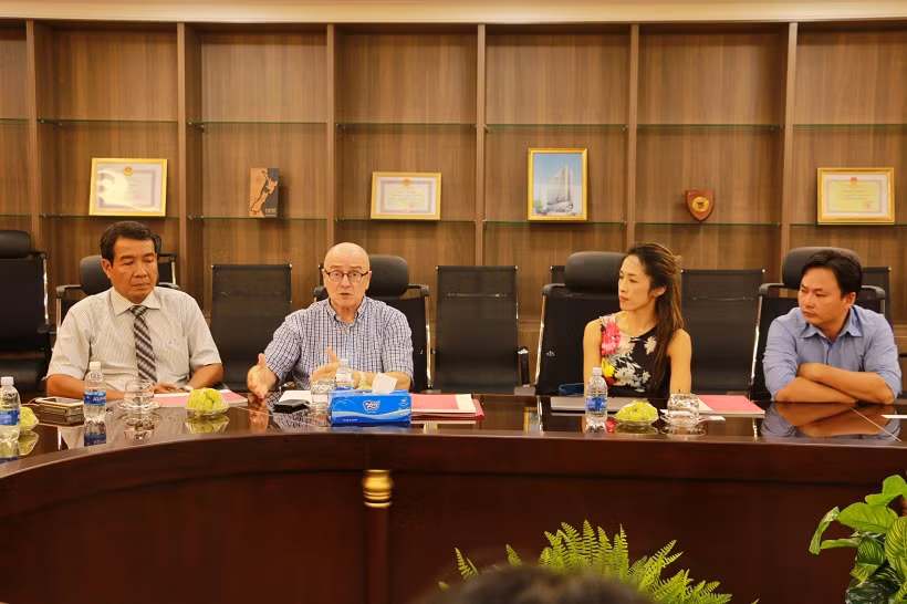 Tháng 10/2017, Đại diện đoàn Tập đoàn Hunter làm việc tại HIU