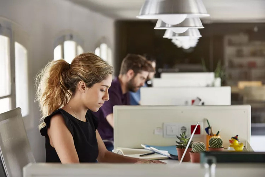 Bằng cách tạo ra mối quan hệ tích cực với không gian làm việc của mình, bạn sẽ cảm thấy thoải mái hơn khi đi làm mỗi ngày. (Ảnh: ITN). Bằng cách tạo ra mối quan hệ tích cực với không gian làm việc của mình, bạn sẽ cảm thấy thoải mái hơn khi đi làm mỗi ngày. (Ảnh: ITN).