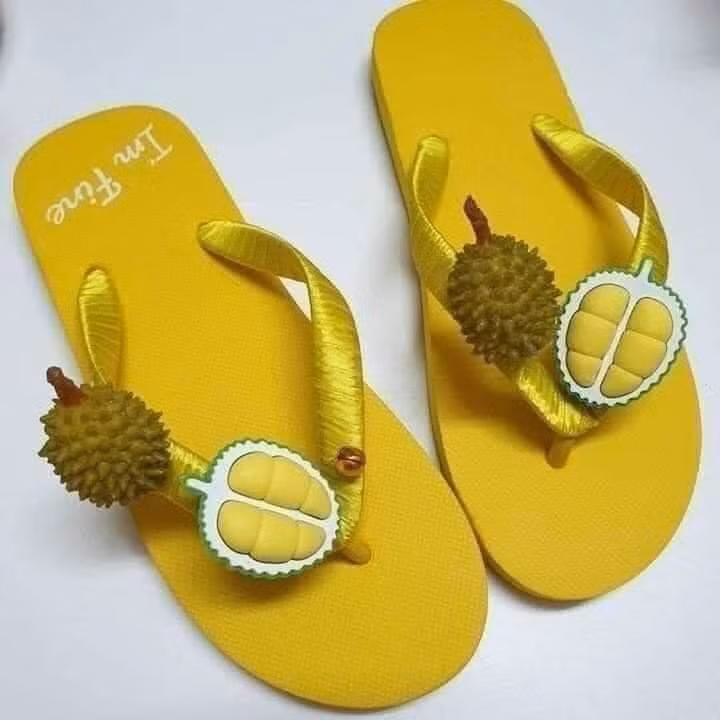 Có ai dám mang những mẫu dép trend 2021? ảnh 12