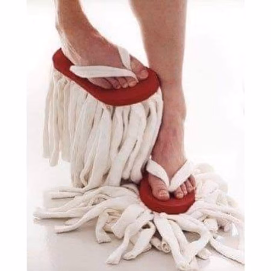 Có ai dám mang những mẫu dép trend 2021? ảnh 9