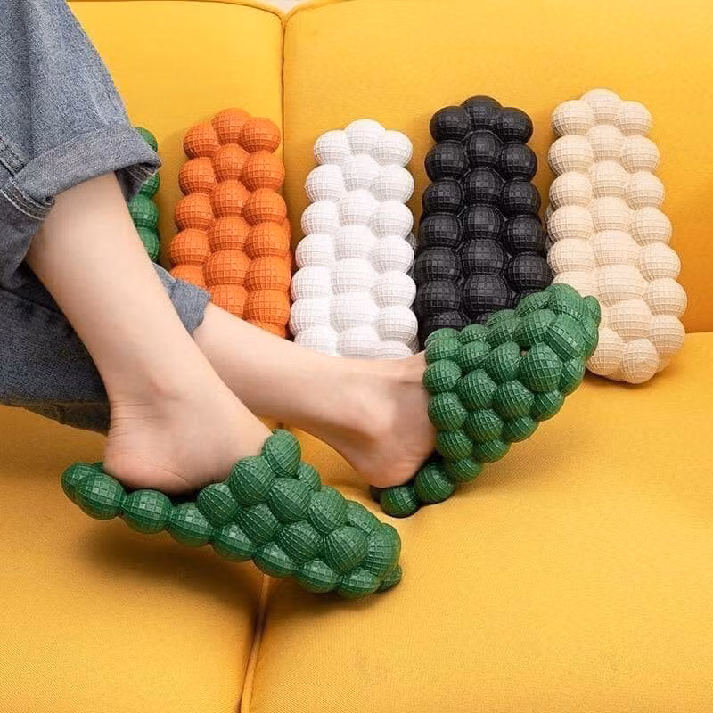 Có ai dám mang những mẫu dép trend 2021? ảnh 10