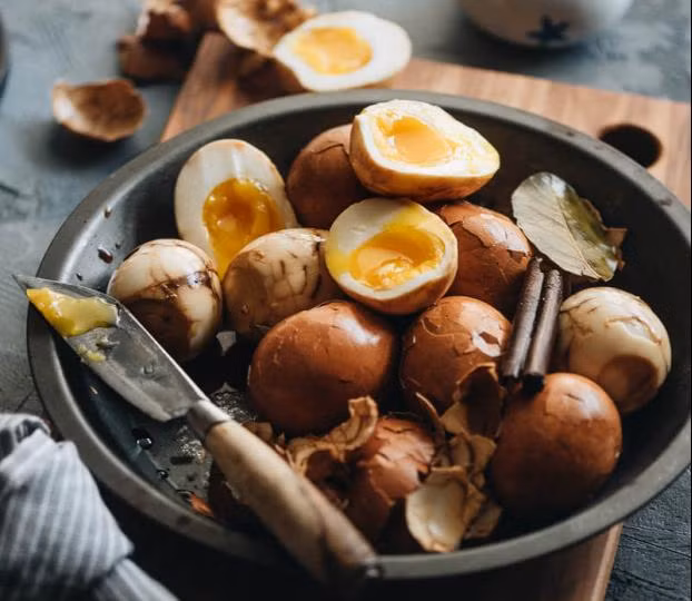 Người Hoa thường luộc trứng với gia vị quen thuộc này, vừa dễ làm mà lại rất lạ miệng 6