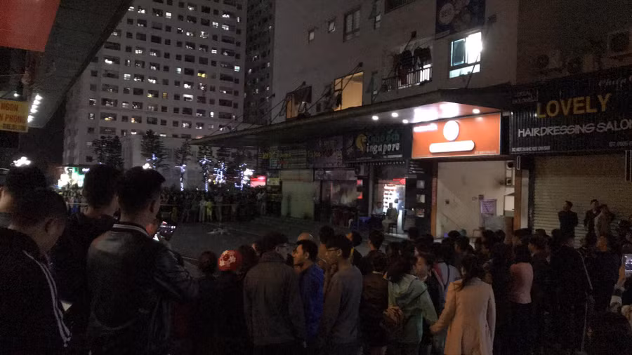 Tin nhanh - Hà Nội: Bé sơ sinh rơi từ chung cư cao tầng tử vong (Hình 2).
