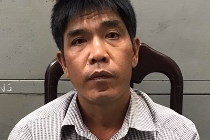 Đối tượng giả danh cảnh sát hình sự để lừa chạy án bị công an TP Nha Trang tạm giữ hình sự.