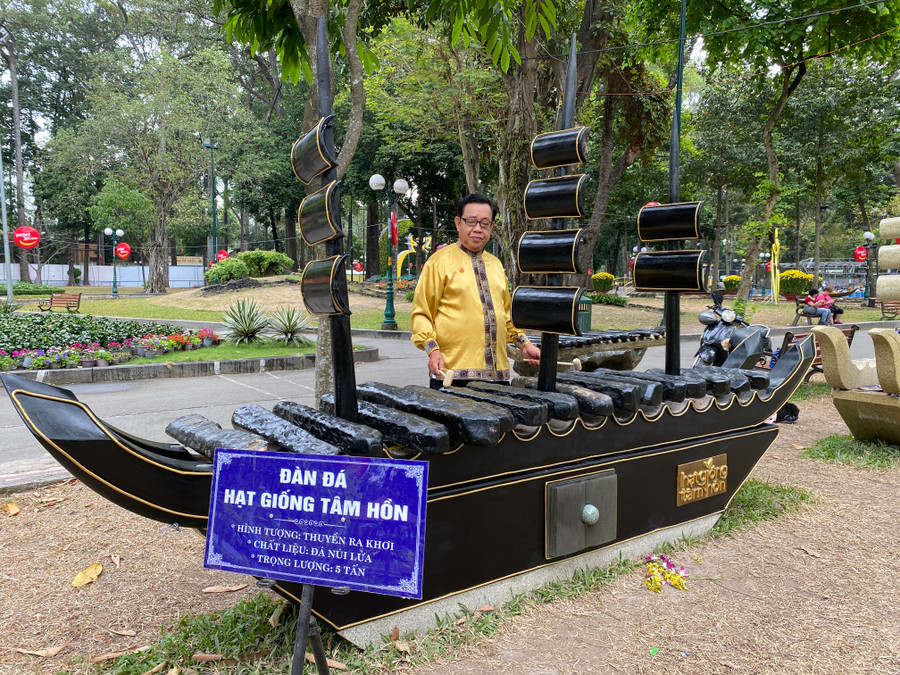 Chiêm ngưỡng bộ đàn đá Hạt giống tâm hồn nặng 5 tấn ảnh 1 Chiêm ngưỡng bộ đàn đá Hạt giống tâm hồn nặng 5 tấn ảnh 1