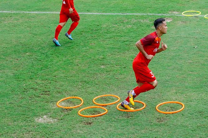 Tuy nhiên, sẽ chỉ 23 cái tên trong danh sách chính thức tham dự bảng K vòng loại U23 châu Á 2020. Tuy nhiên, sẽ chỉ 23 cái tên trong danh sách chính thức tham dự bảng K vòng loại U23 châu Á 2020.