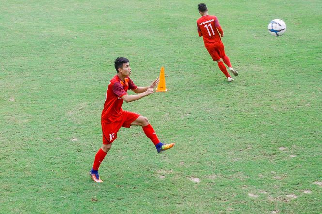 Ở lập hội quân này, HLV Park Hang Seo triệu tập tới 37 cầu thủ. Ở lập hội quân này, HLV Park Hang Seo triệu tập tới 37 cầu thủ.