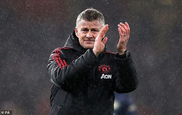 M.U thua Arsenal, HLV Solskjaer chỉ trích trọng tài "nặng tay"