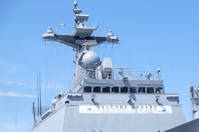 Tàu khu trục Moon Mu The Great dài 150 m, rộng 17,4 m, mớn nước 10 m, trọng tải 5.550 tấn, tốc độ 30 hải lý/h (56 km/h), tầm hoạt động 10.200 km; biên chế 298 người.