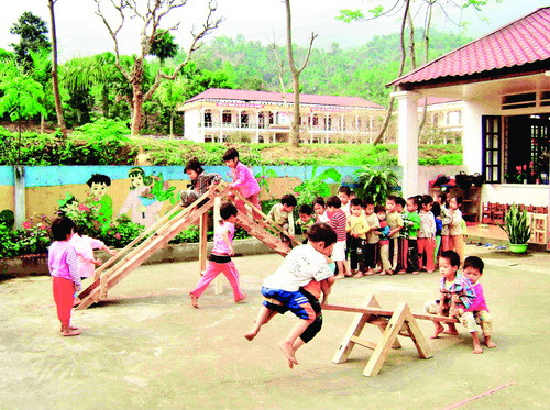Sự cố gắng của thầy cô giáo trước ngày tựu trường sẽ làm cho sỹ số học sinh các nhà trường được đông đủ hơn Sự cố gắng của thầy cô giáo trước ngày tựu trường sẽ làm cho sỹ số học sinh các nhà trường được đông đủ hơn
