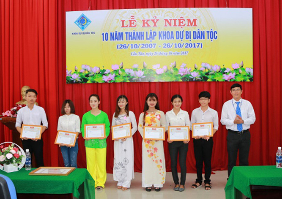 Kỷ niệm 10 năm thành lập khoa Dự bị Dân tộc - ĐH Cần Thơ Kỷ niệm 10 năm thành lập khoa Dự bị Dân tộc - ĐH Cần Thơ