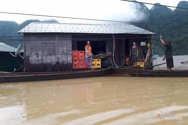 Nhờ sáng tạo này, dân Quảng Bình không phải lên núi trú ẩn khi lũ ập